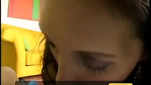 Sürtük yarak emdikten ve bindikten sonra sürtük damgasının yanında boşalıyor