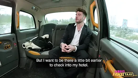 Şımarık bir erkek model tarafından sert sikiliyorum - kadın fake taxi