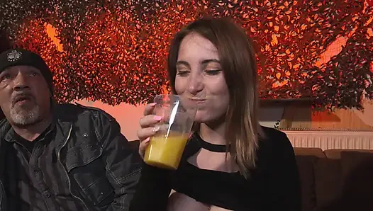 Секс-вечеринка С Двойными Проникновением С Алкоголем И Возбужденными Блондинками