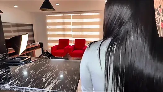 Das Fotoshooting mit meiner Nachbarin gerät außer Kontrolle und ich esse ihre enge Muschi