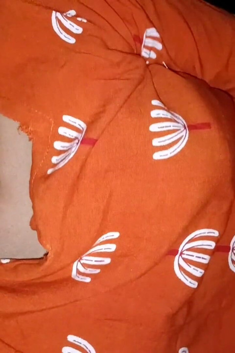 Sudipta, 一个性沮丧的嫂子, 抚摸她姐夫的鸡巴, 直到他射精.