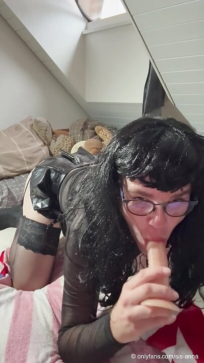 Deepthroat training with Sissy Anna