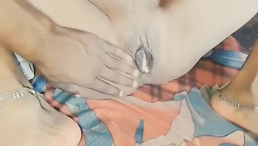 Brother-in-law and sister-in-law's hot chudai_pati ke as soon as he goes...