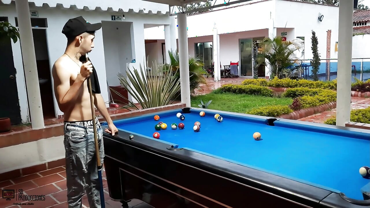 Kolambiyaee bari gand khalnayak ki mej par mere lnd ki savari karna chahti hai - angreji men porn