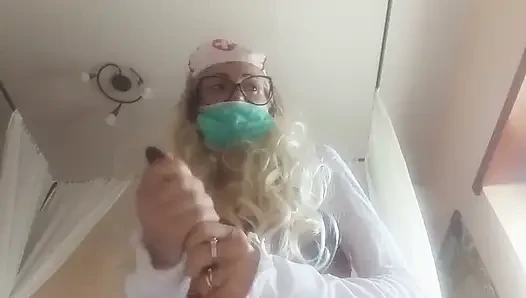 Suster yang hebat! Dia memakai semua supositoria dan bukan hanya itu