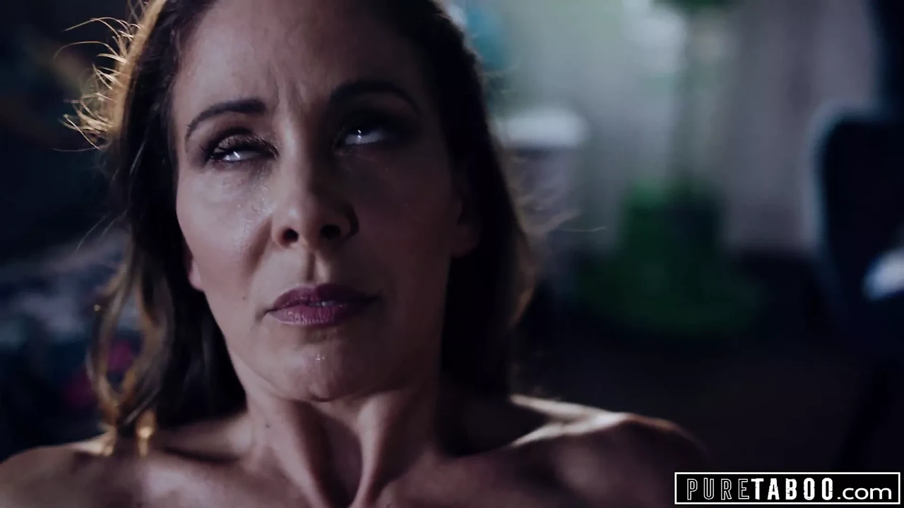 PURE TABOO 性感女孩乱搞悲伤的鳏夫