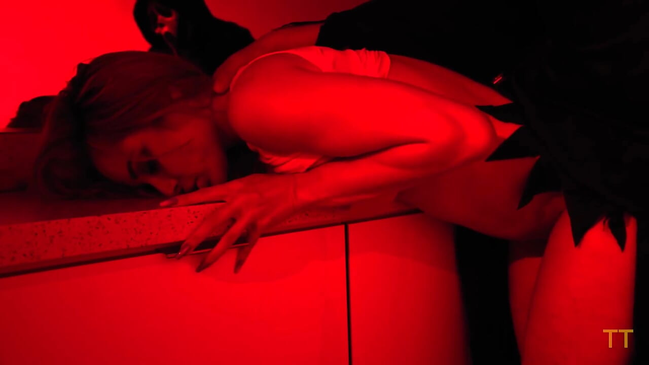 Crystal Rush y Teddy Tarantino - tetona Barbie en una cita caliente con Ghostface