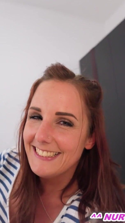 Немска млада брюнетка приятелка снима частен секс филм у дома | Клип 1