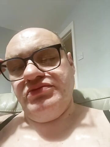 Solo gay crossdresser