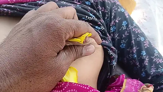 Jungle mein bhabhi Ne Diya kam aur Munh mein le liya