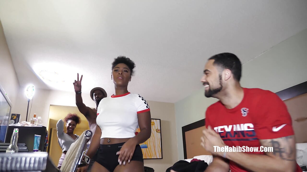 Tam Video... Tombul çikolatalı göt hırslı göt homie ricko ile sikişiyor