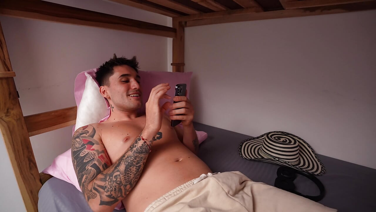 SPANISH FAN FULFILLS HIS DREAM OF FUCKING ME IN COLOMBIAN HOSTEL WITHOUT A CONDOM