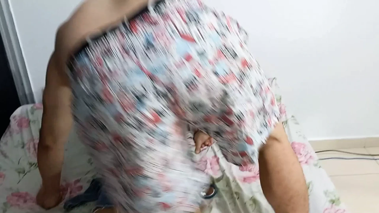 I GIVE MY STEPSISTER A DELICIOUS MASSAGE AND I END UP FUCKING HER. (PART 1)