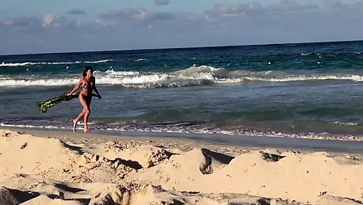 Ateşli Tatil Hatunları Vahşi açık Havada Çifte Sikişiyor