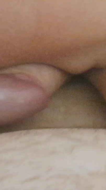 Epischer moment aus "Ich paw ihn, während ich masturbiere, um meine muschi zu nassen und reibe sie dann gegen seinen schwanz, bis es mit einem spermastrom endet"