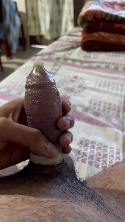Colocando camisinha na cunhada do vizinho, eu abanei meu pau em memória da cunhada