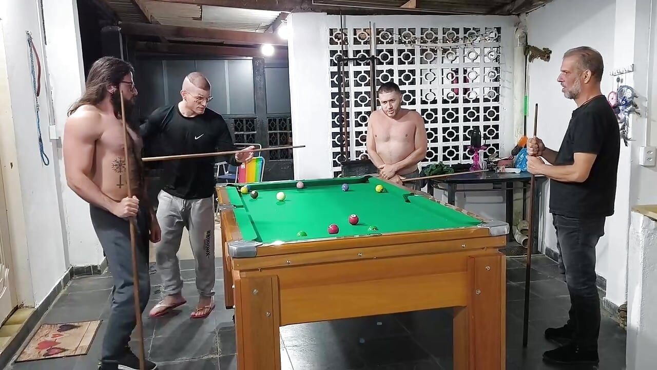Me, Carmona, Opaido Carmona and Viking de Taubaté started a game of pool naked