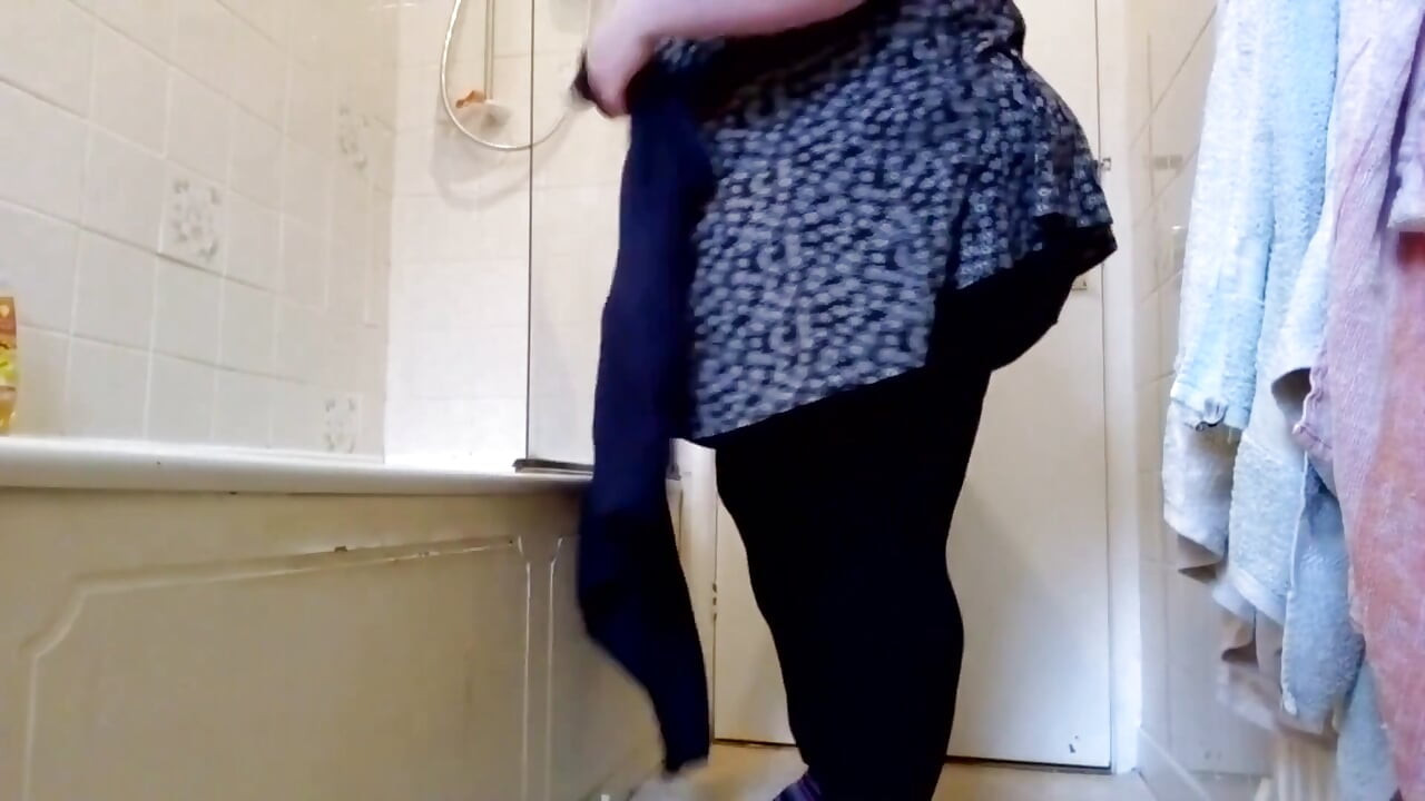 SSBBW desnuda limpia la vista inferior de la cámara