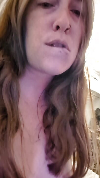 Slutty Wife knepper mandens stedbror, mens han er på arbejde!