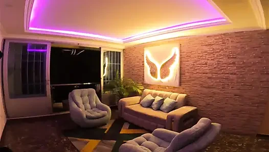 Ich hörte immer wieder jemanden auf dem balkon, überraschendEs ist eine sexy schwarze wunderfrau gab ihrem süßen arsch eine Tour durch meine Wohnung - Jhodez1