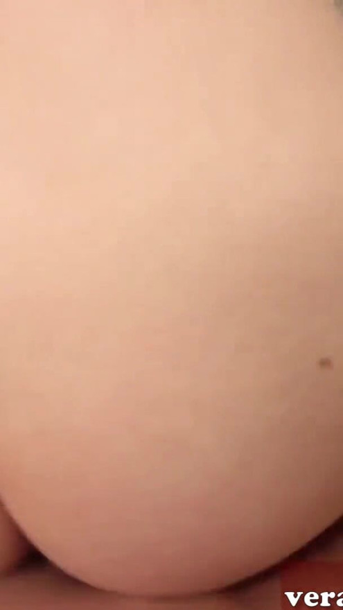 Remaja jerman kurus dengan payudara kecil selama kencan bercinta pov nyata | Klip 3
