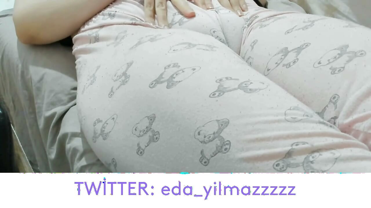 CAMEL TOE- MASTURBATION IN PAJAMAS- PUFFED PUSSY- SWOLLEN PUSSY- BIG PUSSY- TURKISH PORN- TURKISH MILF