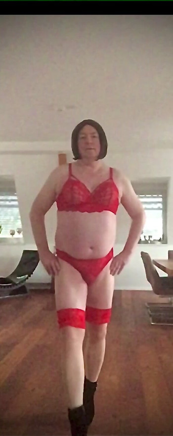 Nicki-Crossdress sexy red.Stockings and Lingerie