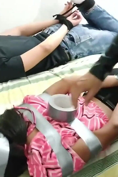 Esaret altında sapık genç çift