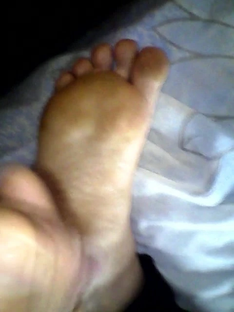 leche en pies de mi mujer durmiendo 8