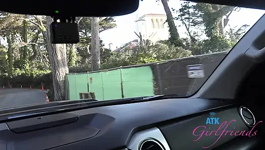 Du setzt die Seereise mit Imani fort, dann gibt sie dir einen kompletten handjob, footjob und blowjob, und endet mit dir c