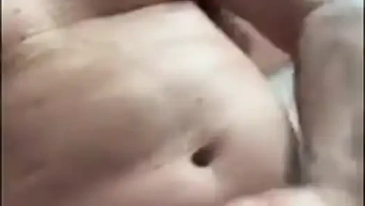Ohtrevor güneşli bir sabahta uzun bir sopayla