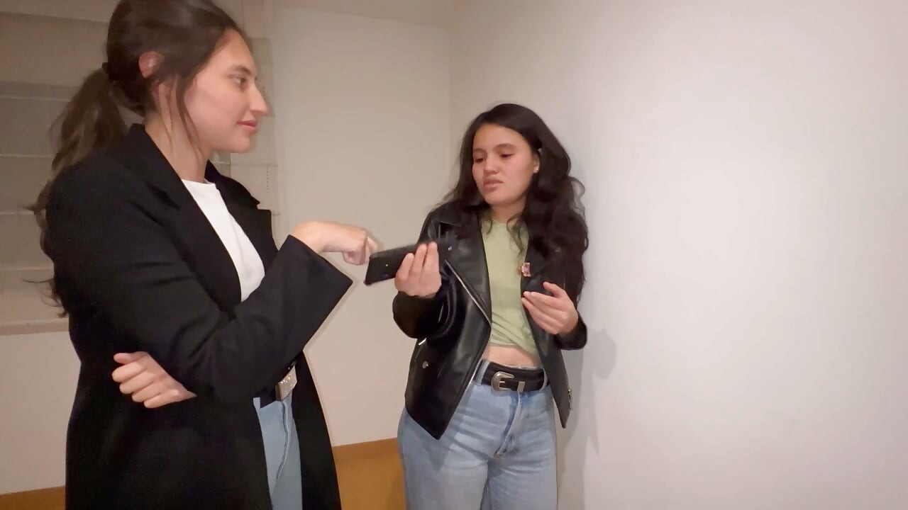 Minha vizinha me ensina como ser uma lésbica gostosa