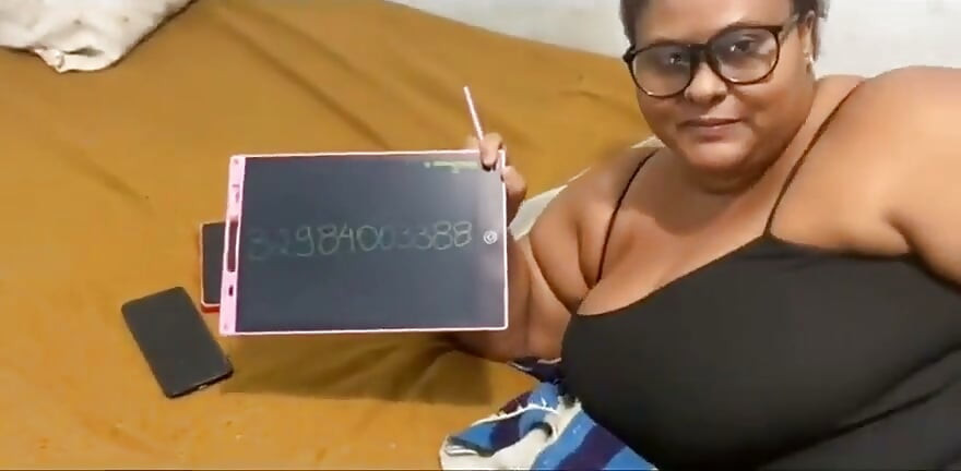 El profesor recibe a su alumno, obtiene mucho placer y un gran chorro.