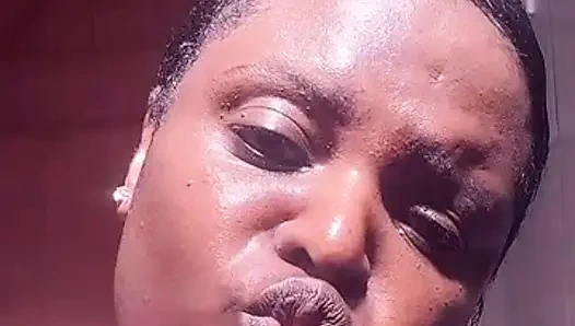 Musste ein bad nehmen, damit ich meinen dildo benutze, weil ich so geil war