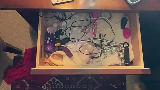 Istri alami yang ngantuk ngocok kontol ayah di kakinya yang cantik