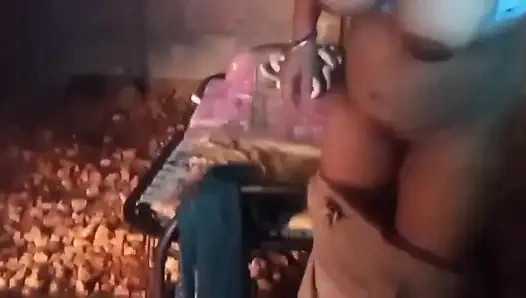 Pertunjukan bugil tante seksi india yang lagi asik fingering memeknya