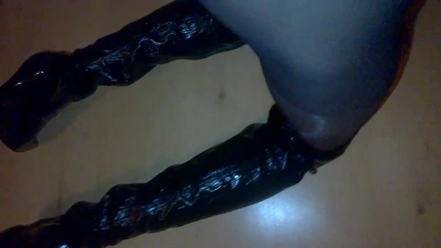 Try to cum faster than me - cd in pantyhose and boots