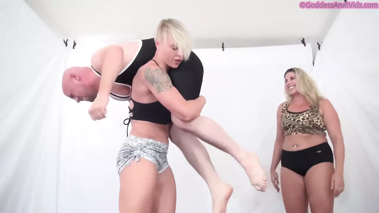 Catcaller regrets, ladies take revenge