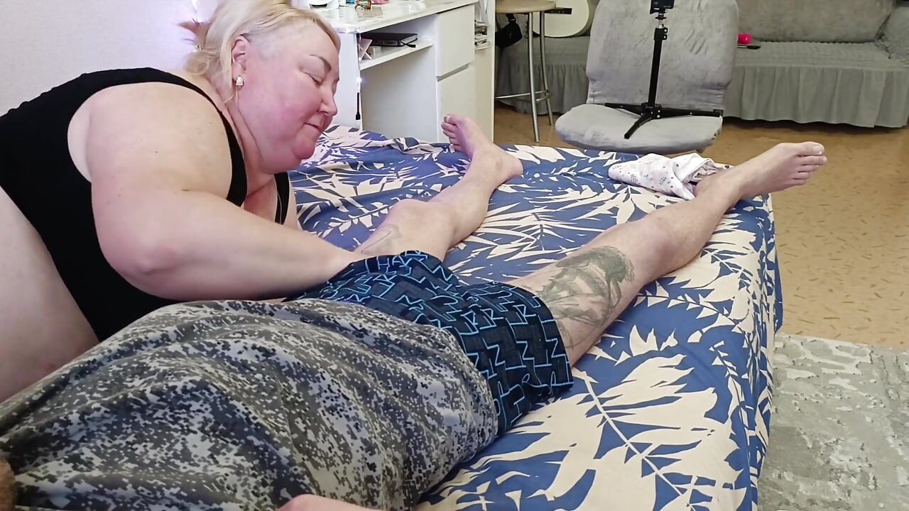 女朋友吮吸我的鸡巴, 直到我射在她嘴里, 射在她嘴里
