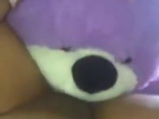 Boneka beruang menjilat vagina