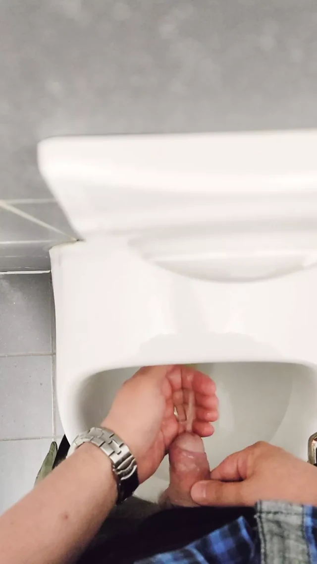 Pissing #23