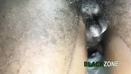 Брюнетка с маленькой задницей кричит, когда я трахаю ее сзади