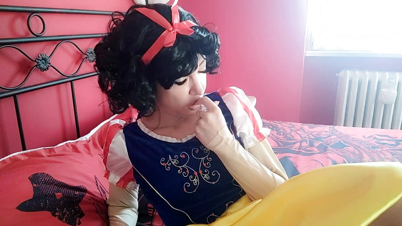 the beautiful Snow White is really too rude and speaks vulgar