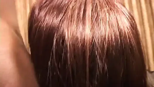 Pelacur super semok rambut merah dengan stoking merah ini dientot habis-habisan sama kontol besar