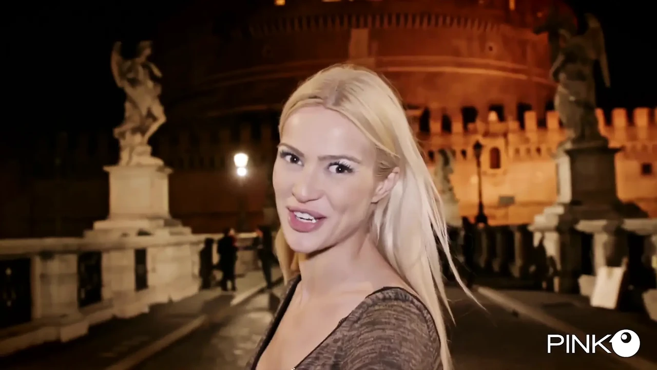 The gorgeous and sexy blonde Cherry Kiss loves it in the ass