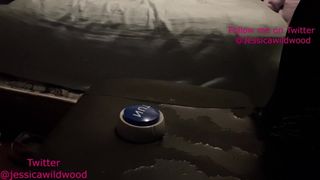 Bir somun düğmesinde Jessica wildwood fındık (meme video) 2020