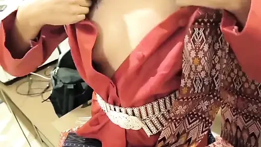 Hinter den kulissen thailändisches e-san-kleid