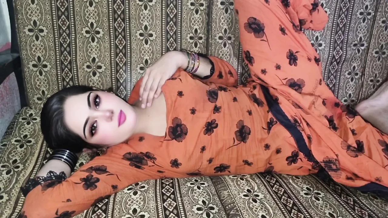 Horny Desi Girl With Big Juicy Boobs Gets Her Tight Pussy Fucked Hard – Homemade Sex