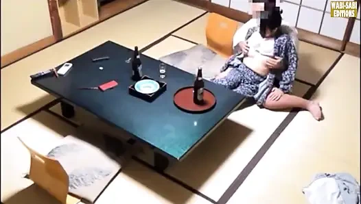 Özel bir oda seansında yakalanan bir kaplıca görevlisinin saatler sonra baştan çıkarılması -sahne.1