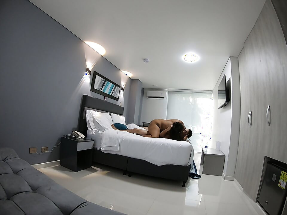 Colombian Big Ass Rides A Cock Without A Condom